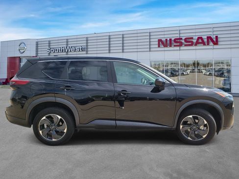 Used 2024 Nissan Rogue SV AWD/4WD image 4