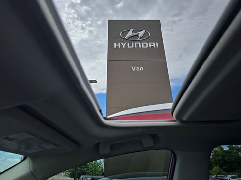 Used 2013 Toyota RAV4 XLE FWD image 10