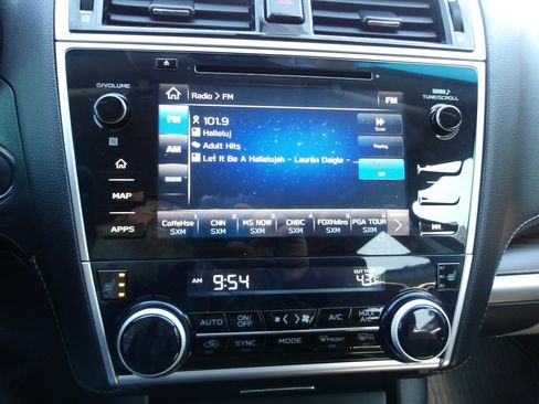 Used 2018 Subaru Outback 2.5i Touring AWD/4WD image 18