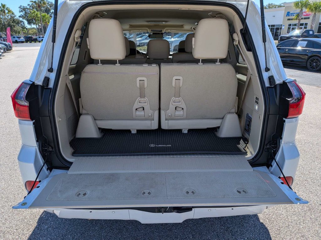 Used 2018 Lexus LX 570 4WD w/ Luxury Package image 21
