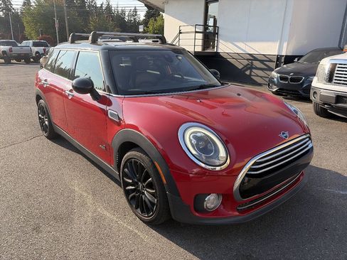 Used 2019 MINI Cooper Clubman ALL4 w/ Premium Package AWD/4WD image 4