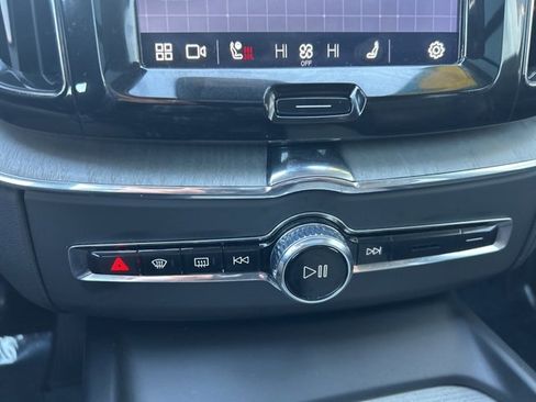 Certified 2025 Volvo XC60 B5 Plus image 25