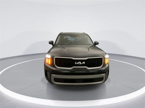 Used 2024 Kia Telluride EX w/ EX Captain's Chair Package image 7