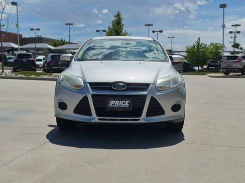 Used 2014 Ford Focus SE FWD image 2