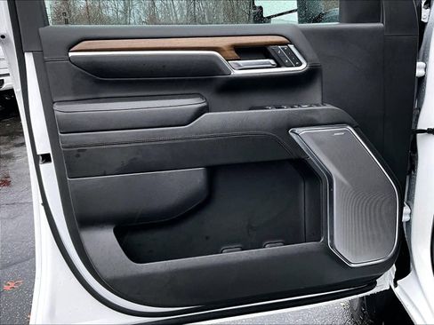 Used 2024 Chevrolet Silverado 2500 High Country w/ High Country Premium Package image 9