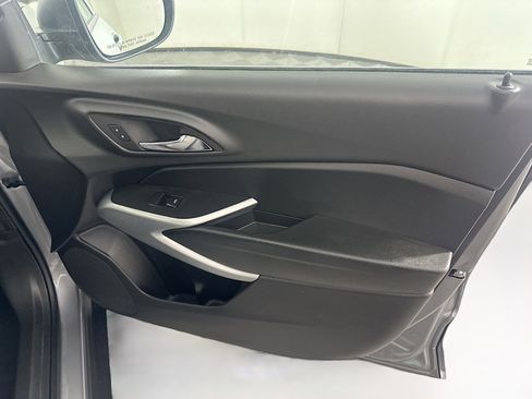 Used 2025 Chevrolet Trax LS image 30