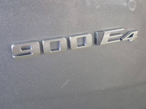 New 2026 Cadillac Vistiq Platinum w/ LPO, Floor Liner Package image 8