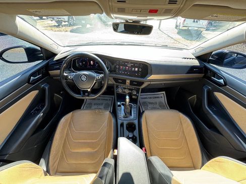Used 2019 Volkswagen Jetta SEL Premium image 14