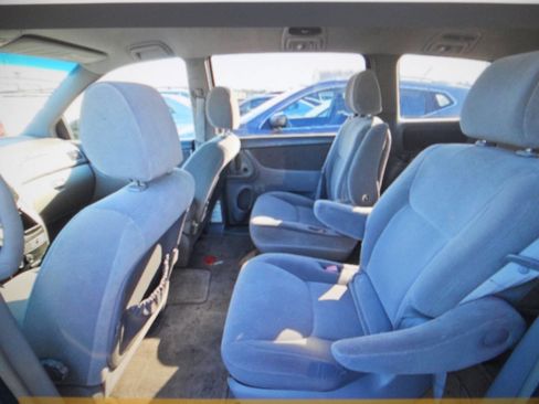 Used 2005 Toyota Sienna LE FWD image 14