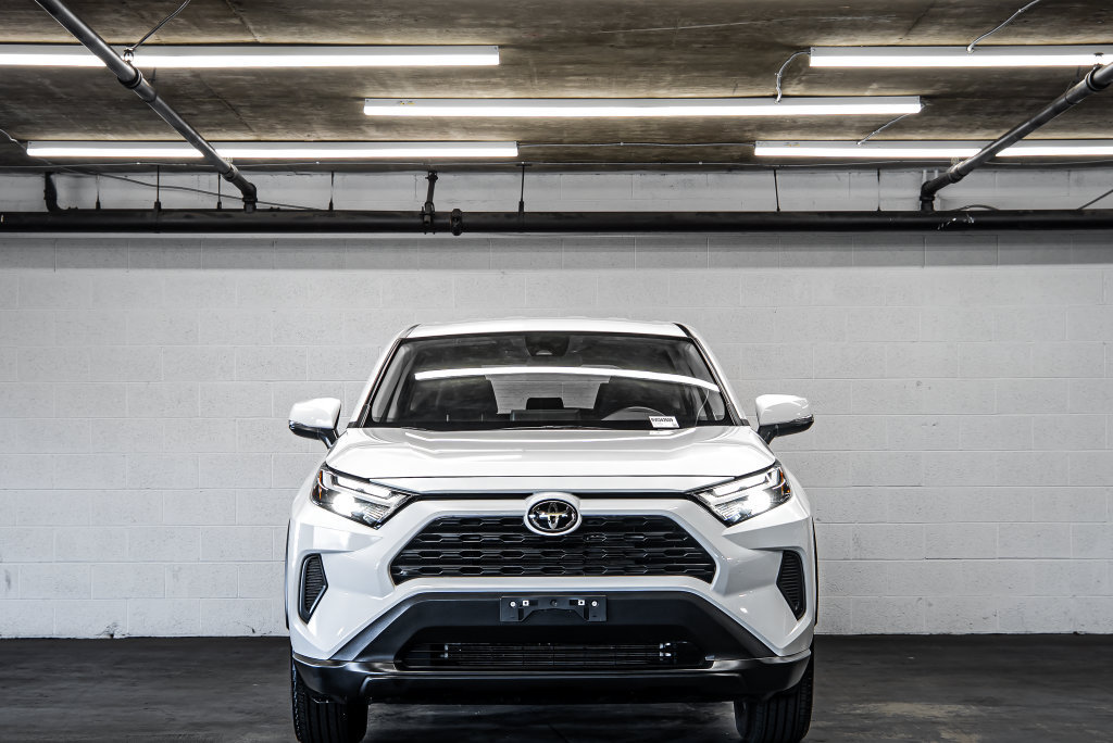 Used 2024 Toyota RAV4 LE FWD image 8