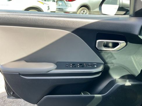 Used 2025 Kia K4 LXS image 18