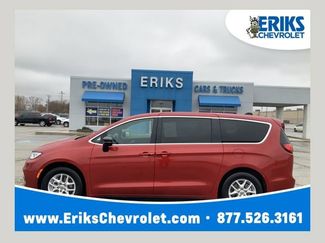 Used 2025 Chrysler Pacifica Select video 1