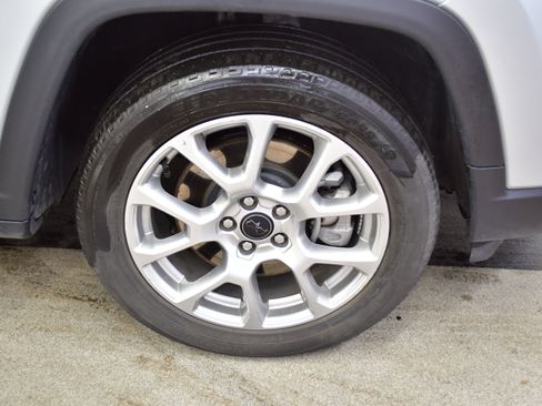 Used 2025 Jeep Compass Trailhawk AWD/4WD image 35