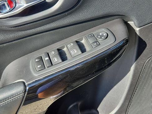 Used 2020 Jeep Cherokee Latitude Plus FWD image 11
