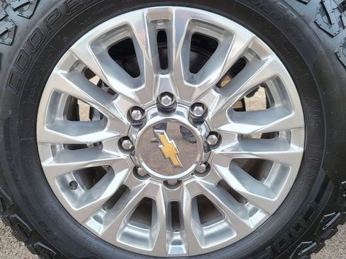 Used 2021 Chevrolet Silverado 2500 High Country w/ Z71 Off-Road Package AWD/4WD image 13