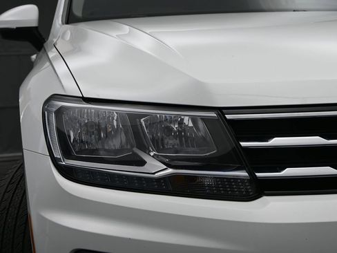 Used 2020 Volkswagen Tiguan SEL AWD/4WD image 12