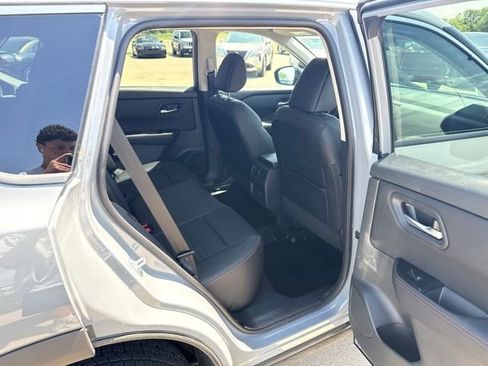 Used 2025 Nissan Rogue SV AWD/4WD image 21