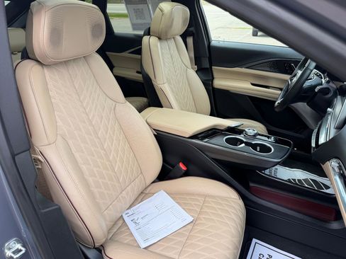 Certified 2024 Cadillac Lyriq Luxury w/ Nappa Leather Package image 40