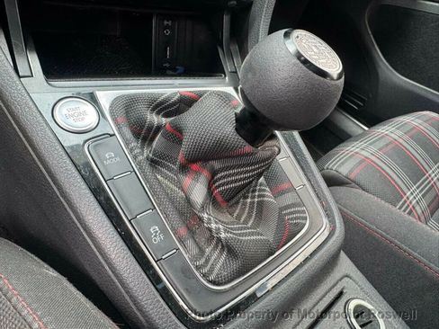 Used 2018 Volkswagen GTI SE image 11