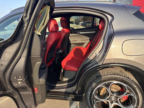 Certified 2024 Alfa Romeo Stelvio Veloce image 29