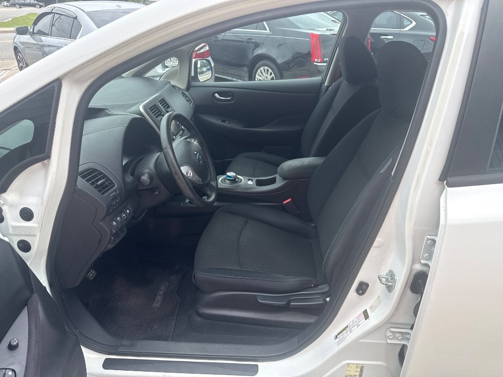 Used 2015 Nissan Leaf S w/ Charge Package FWD image 11