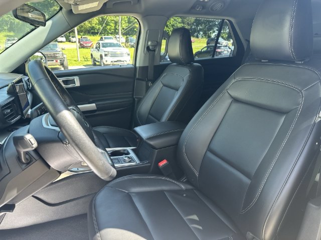 Used 2023 Ford Explorer XLT AWD/4WD image 22