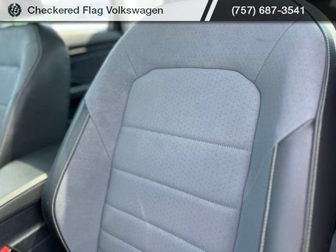 Used 2025 Volkswagen Jetta SE FWD image 21