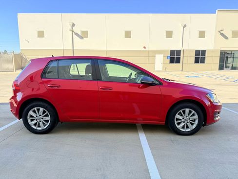 Used 2016 Volkswagen Golf S image 4