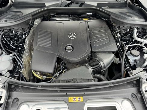 Used 2025 Mercedes-Benz GLC 300 4MATIC image 10