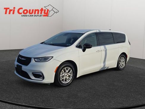 Used 2024 Chrysler Pacifica Touring-L image 3