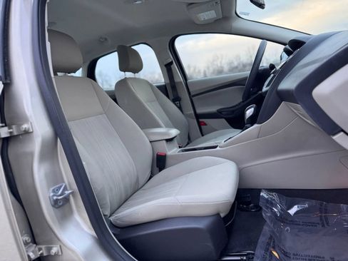 Used 2018 Ford Focus SE FWD image 21