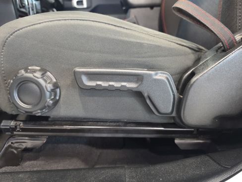 Used 2018 Jeep Wrangler Unlimited Rubicon w/ Dual Top Group AWD/4WD image 16