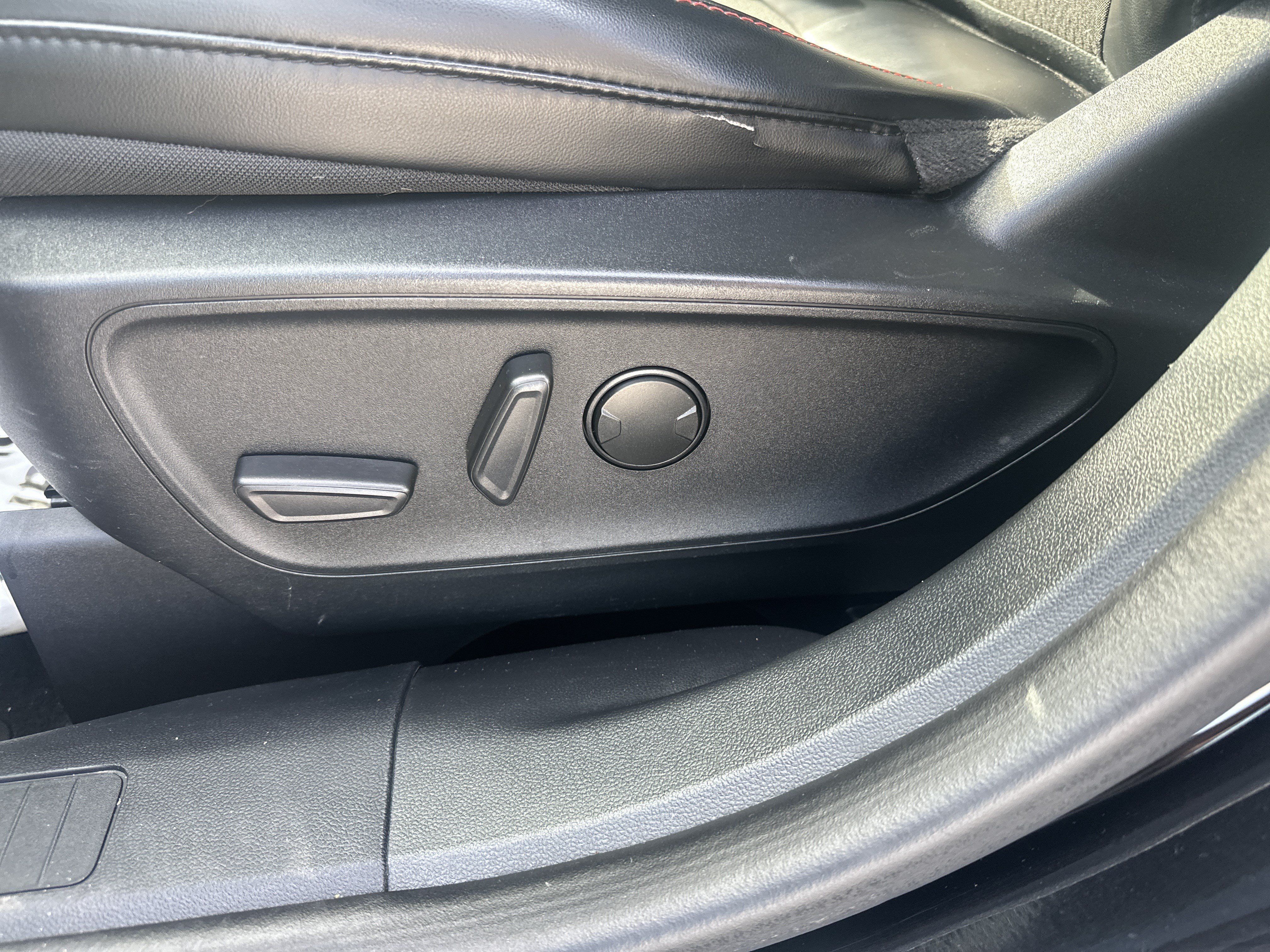 Used 2024 Ford Escape ST-Line w/ Tech Pack #1 AWD/4WD image 13