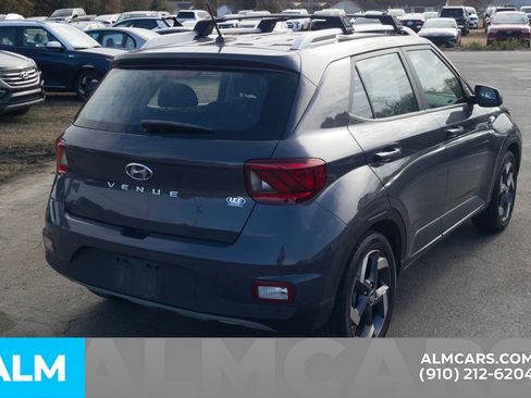 Used 2023 Hyundai Venue SEL image 23