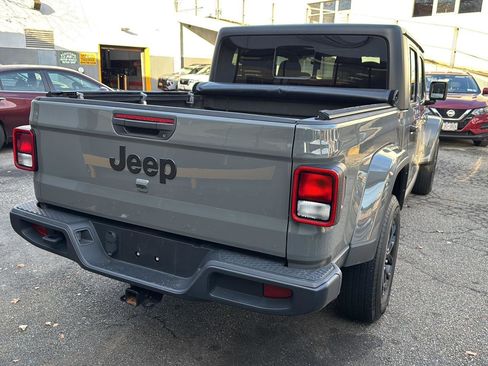 Used 2022 Jeep Gladiator Sport image 9