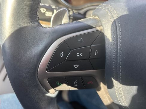 Used 2017 Jeep Grand Cherokee Summit image 16