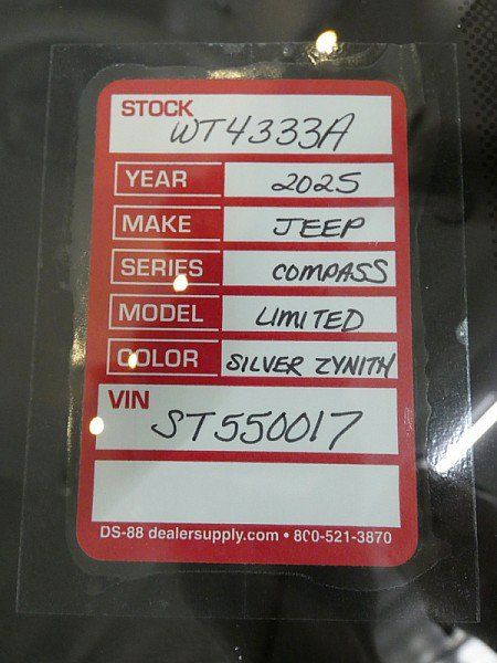 Used 2025 Jeep Compass Limited AWD/4WD image 28