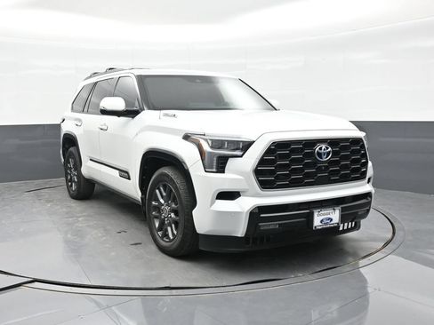 Used 2023 Toyota Sequoia Platinum AWD/4WD image 20