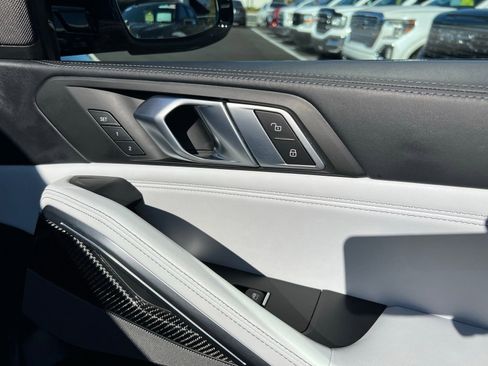 Used 2022 BMW X6 M image 59