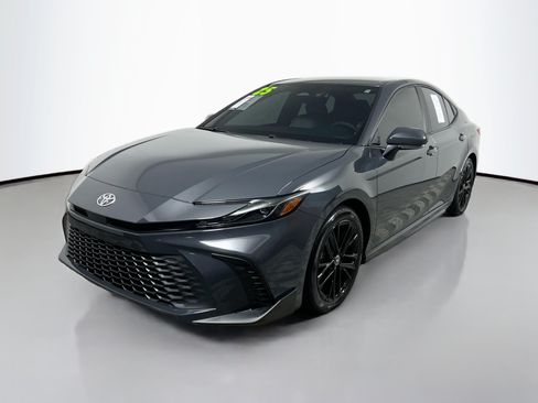 Used 2025 Toyota Camry SE FWD image 10