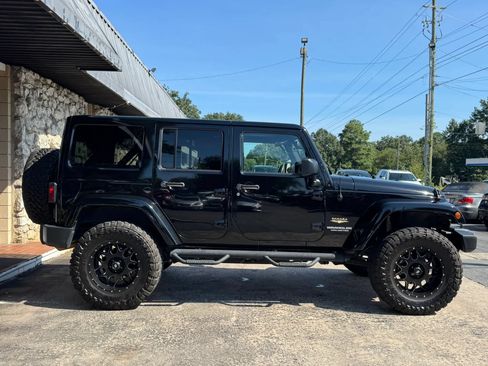 Used 2015 Jeep Wrangler Unlimited Sahara w/ Connectivity Group AWD/4WD image 8