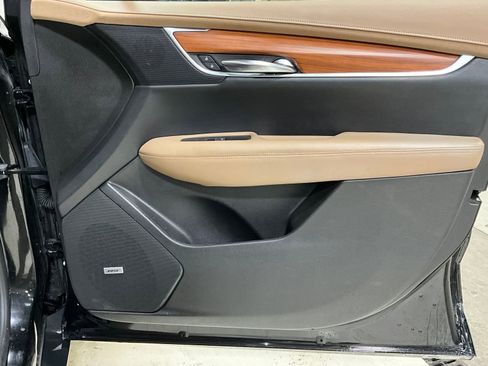 Used 2017 Cadillac XT5 Platinum w/ Driver Assist Package image 22