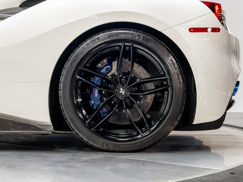 Used 2018 Ferrari 488 Spider image 41