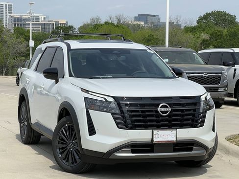 New 2026 Nissan Pathfinder SL FWD image 2