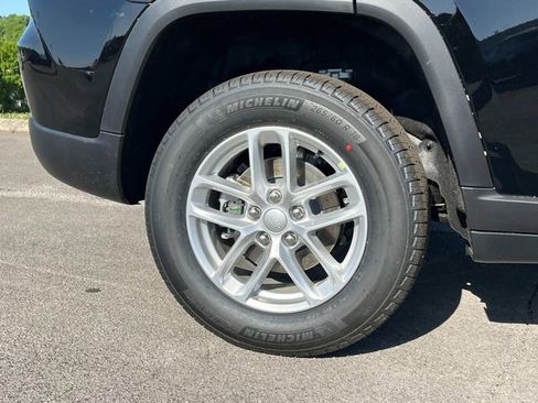 New 2026 Jeep Grand Cherokee Laredo AWD/4WD image 17