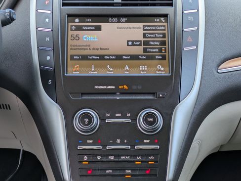 Used 2019 Lincoln MKC Select w/ Select Plus Package FWD image 16