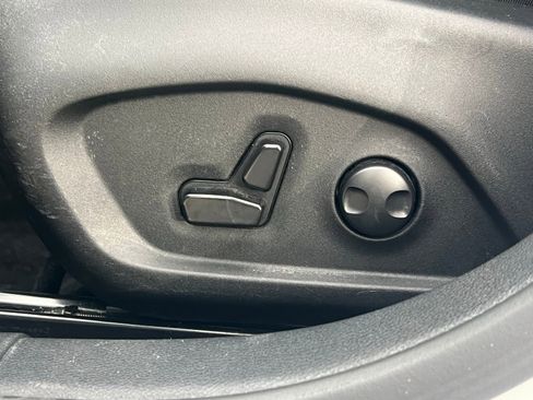 Used 2023 Jeep Compass Limited image 24