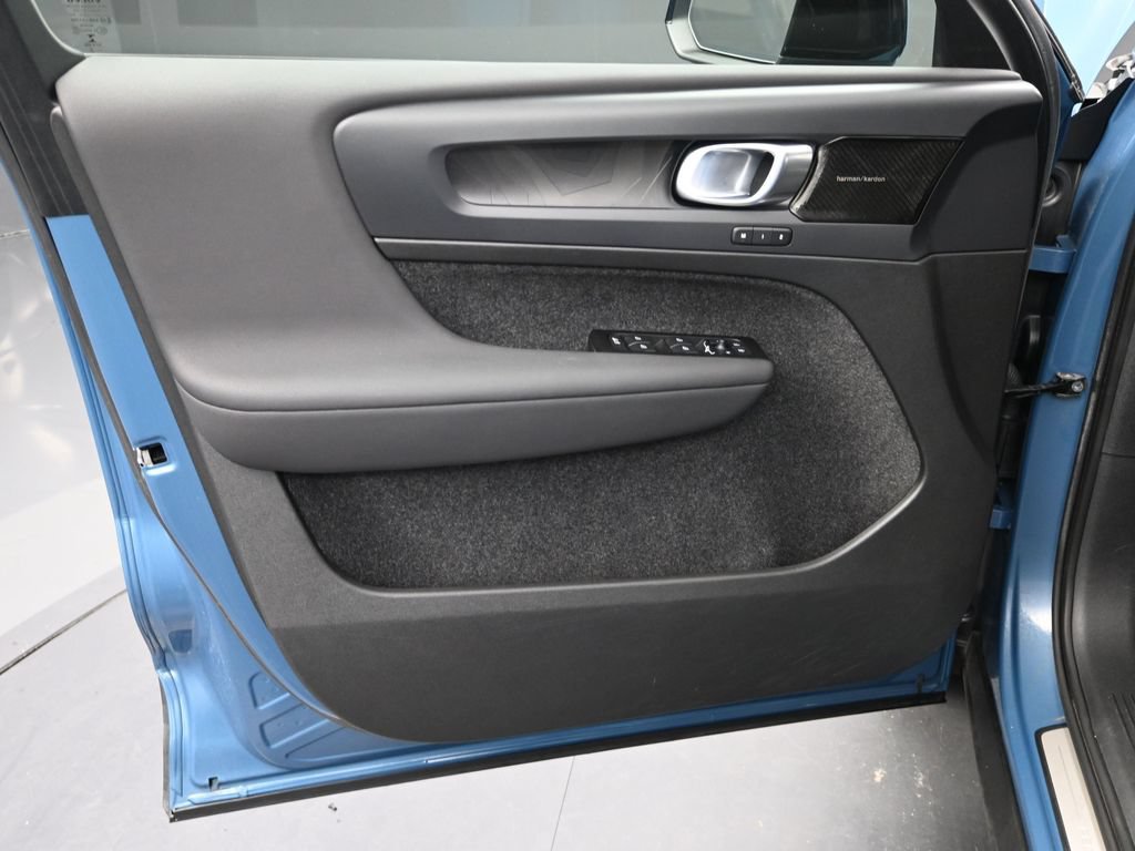 Used 2022 Volvo C40 P8 Recharge Ultimate AWD/4WD image 13
