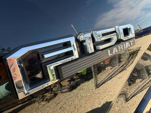 Used 2017 Ford F150 Lariat w/ Equipment Group 502A Luxury AWD/4WD image 14