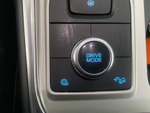 Used 2023 Ford Explorer XLT w/ Equipment Group 202A AWD/4WD image 23